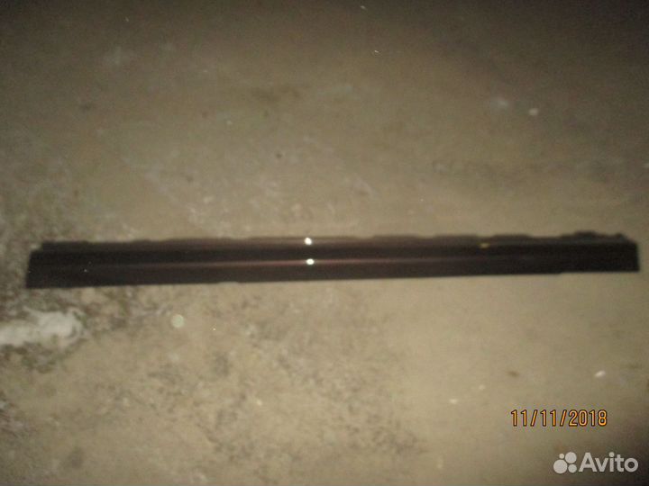 Накладка на порог (наружная) левая Mercedes X204