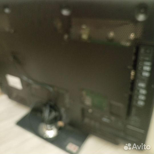 Телевизор бу sharp LC 40LE820ERU quattro