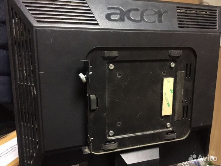 Кронштеин для неттопа