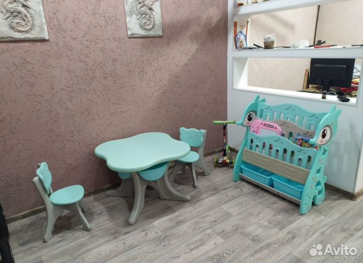 Продам комплект:детский столик, 2стульчика,стеллаж