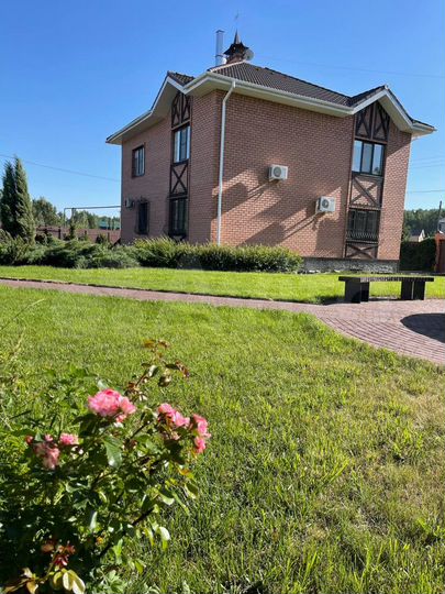 Коттедж 600 м² на участке 50 сот.