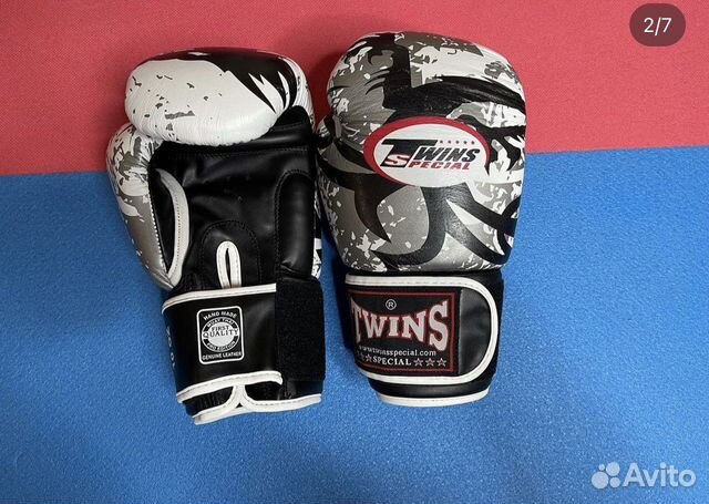 Боксерские перчатки кожаные Twins