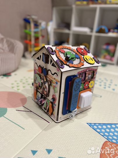 Бизиборд домик