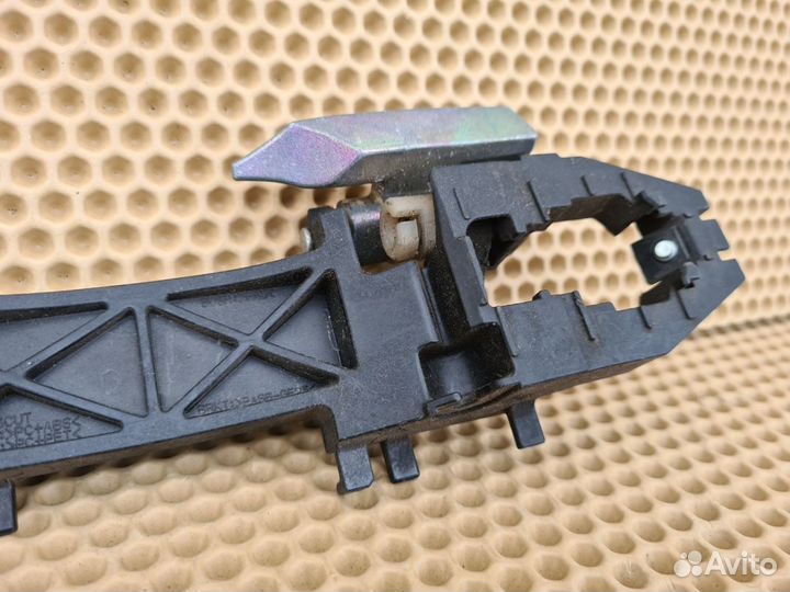 Кронштейн ручки двери передний левый Infiniti G