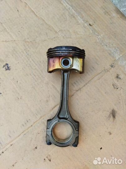 Поршень с шатуном Toyota Avensis 3 седан 1.8