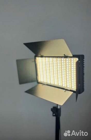 Продам цветной видеосвет