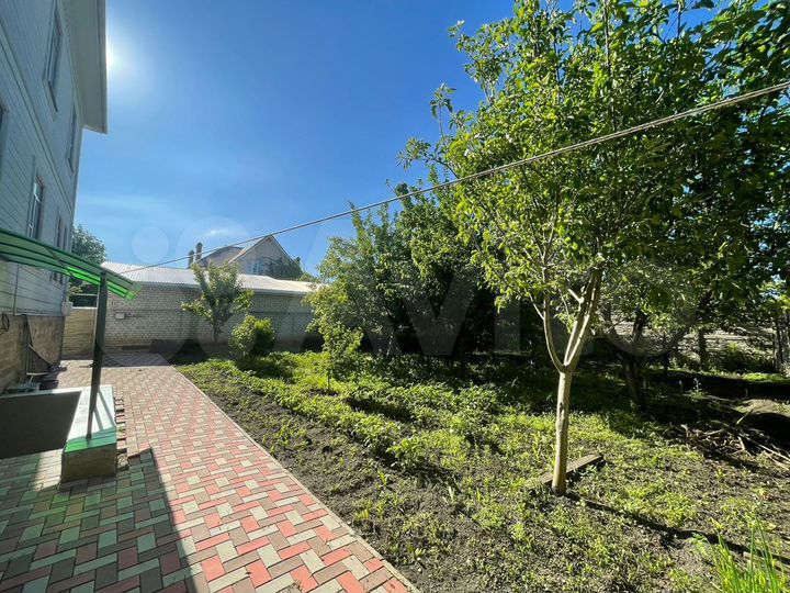 Дом 376,6 м² на участке 14 сот.