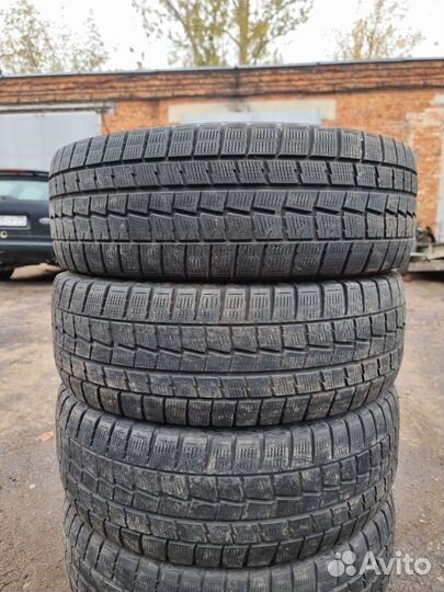 Dunlop Winter Maxx 215/65 R16 98T