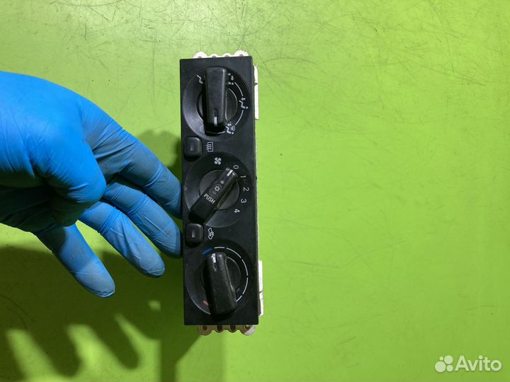 Блок управления отопителем Mitsubishi Space Wagon