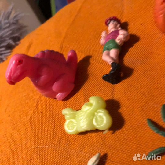 Шляпки годовные уборы части голов россыпь