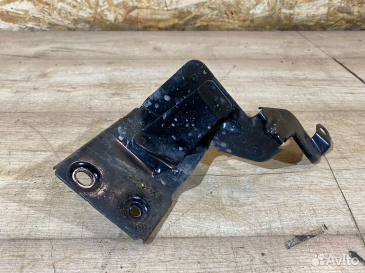 Кронштейн Skoda Octavia A7 liftback 1 2019