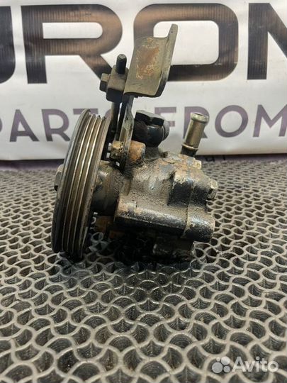 Насос гидроусилителя руля Nissan Maxima A32 VQ20DE