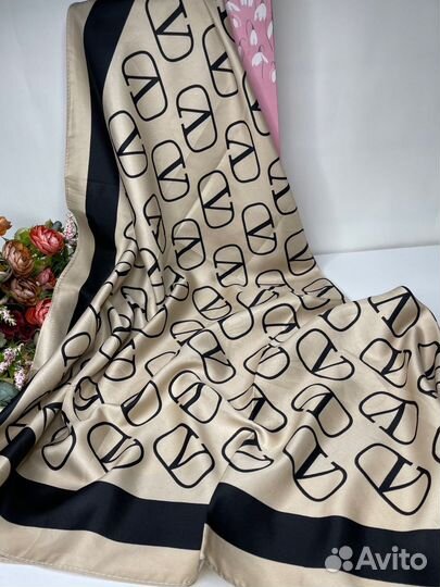 Шелковый платок Valentino бежевый