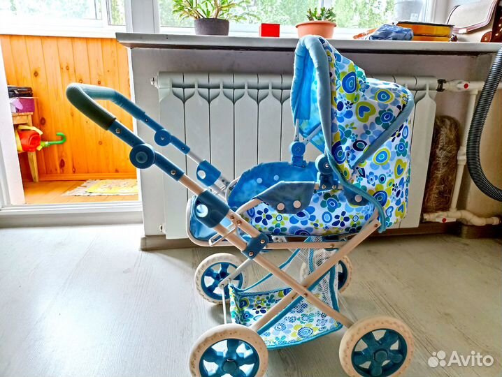 Игрушечная коляска для кукол
