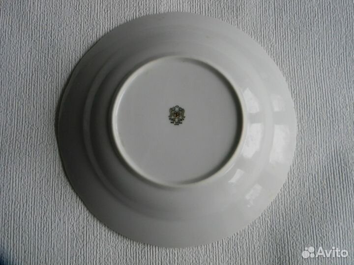 Тарелка фарфоровая производства Япония