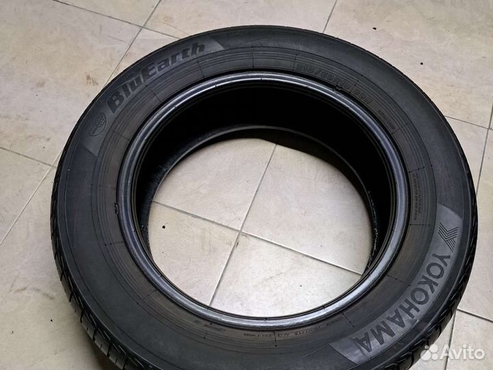 Yokohama BluEarth AE01 215/60 R16 99H