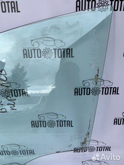 Стекло двери переднее левое Mazda 3 BK