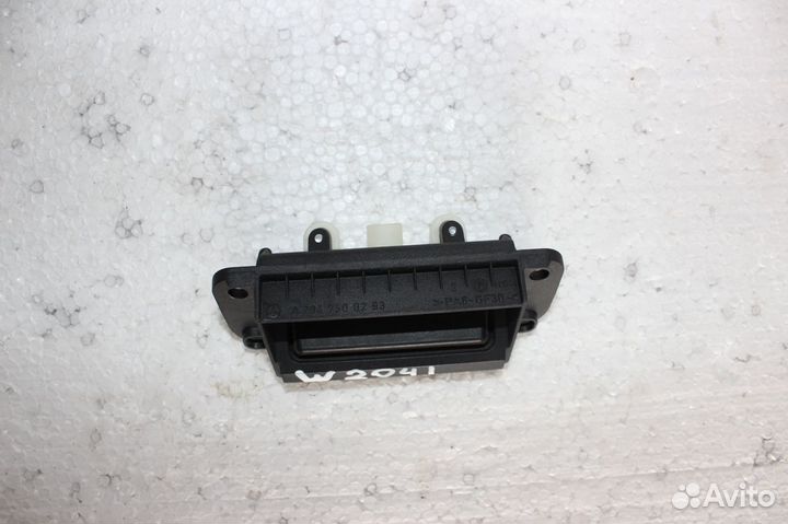 Ручка наружная крышки багажника Mercedes C-Class