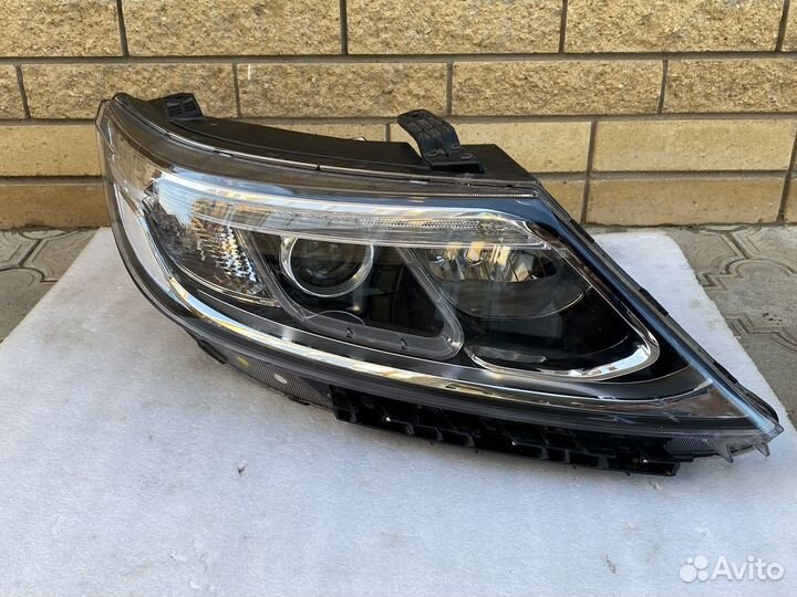 Фара правая галоген KIA Sorento 2 рестайлинг LED