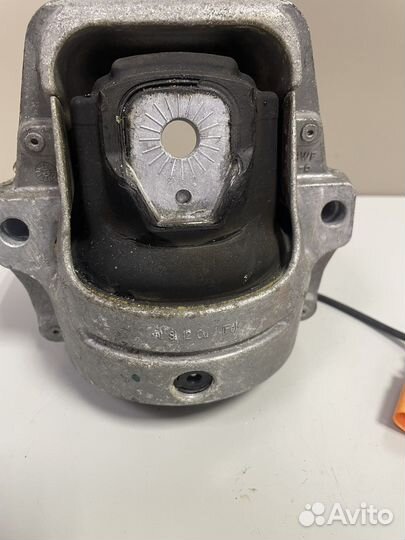 Опора двигателя левая Ауди Ку5 Q5 8R