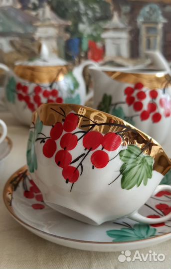 Сервизы чайный, кофейный,кувшин и подсвечник