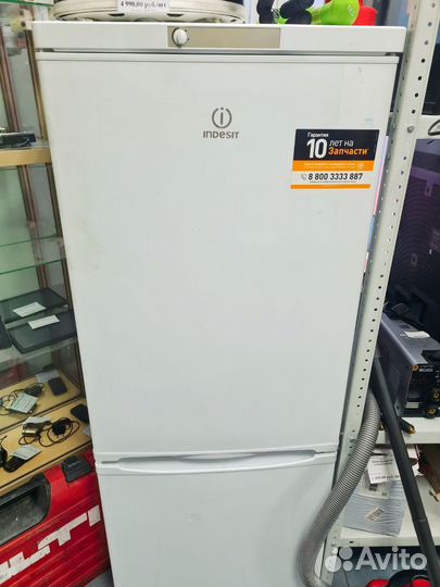 Холодильник indesit