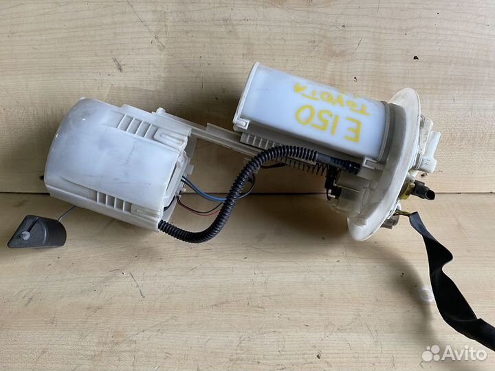 Насос топливный Toyota Corolla E15