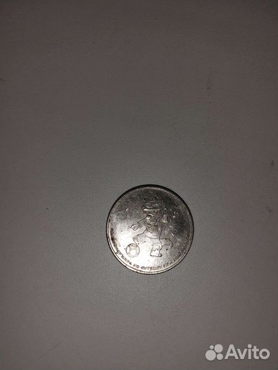 Банкноты Крым и Чемпионат по футболу и монета фифа