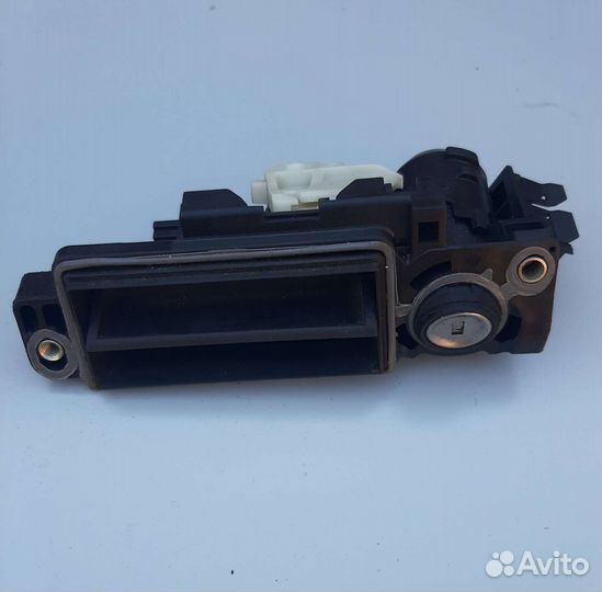 Ручка крышки багажника Мерседес w211