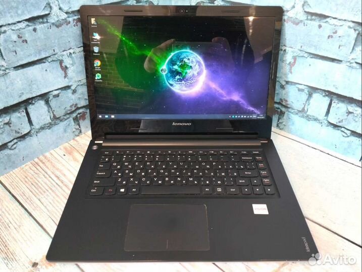 Ноутбук Lenovo 4 ядра/ две видеокарты/ SSD 240