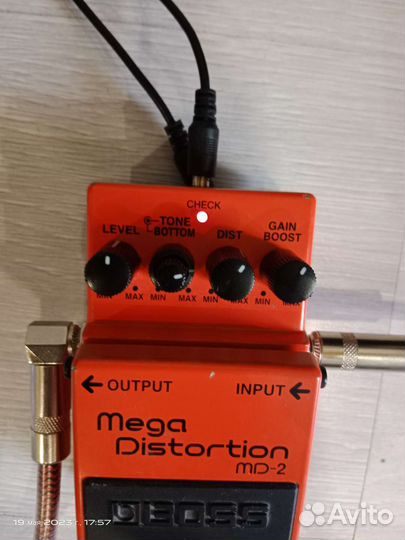 Гитарная педаль boss mega distortion