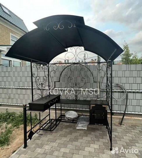 Мангал с крышей