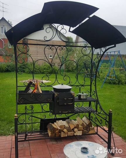 Дачный мангал с крышей