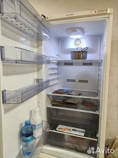 Холодильник двухкамерный beko