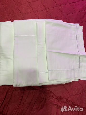 Постелье белье белое и наперники белые