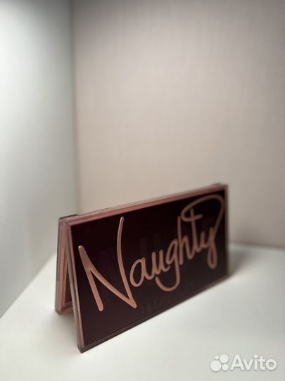 Палетка теней для глаз HudaBeauty Naugthy