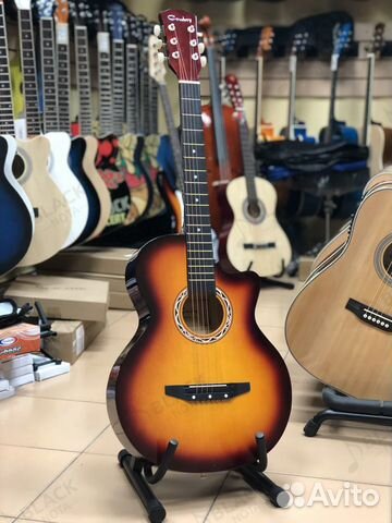 Гитара новая в ярком цвете