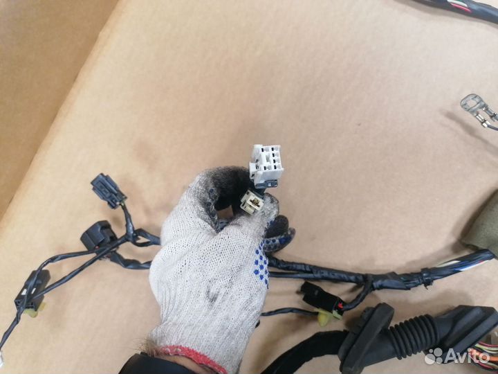 Проводка двери багажника Kia Sorento 1 верх/низ