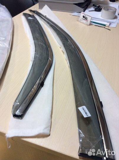 Ветровики с хром молдингом Toyota Camry