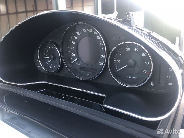 Щиток панель мерседес 219