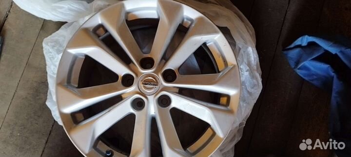 Родные литые диски Ниссан
