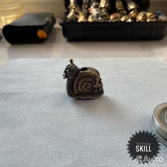 Бусина Улитка череп для ножа