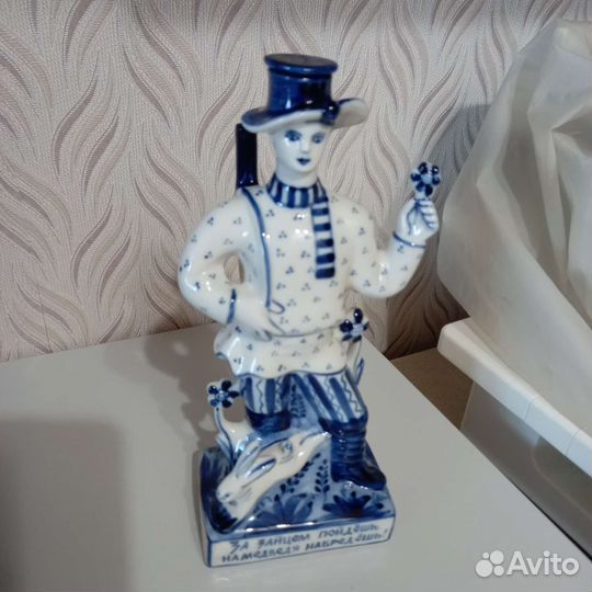 Гжель.Штоф,шкатулка