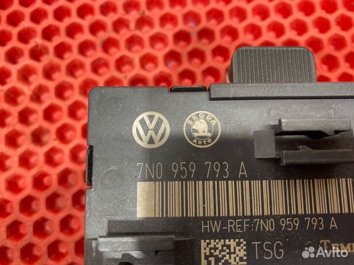 Блок комфорта передний левый Skoda Superb 3T cbbb