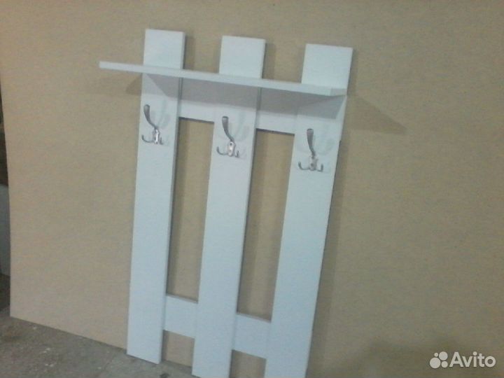 Вешалка настенная в прихожую