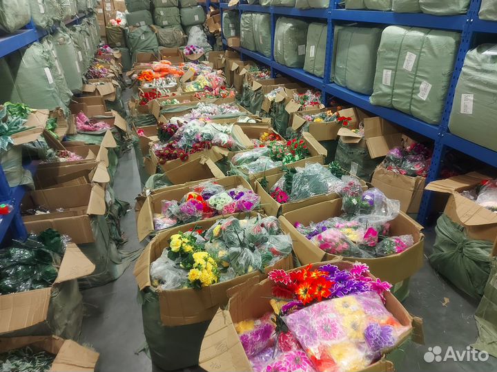 Искусственные цветы и зелень