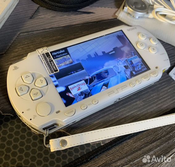 Sony PSP 1004 Ceramic White 64gb 7500 игр (набор)