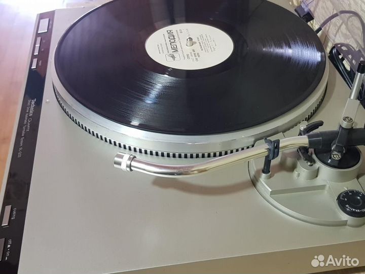 Виниловый проигрыватель Technics SL-Q33