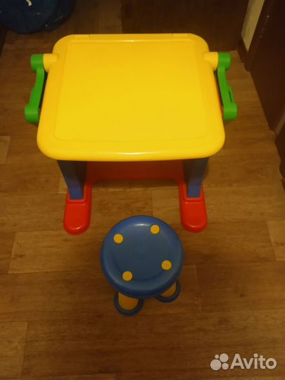 Детский стол со стулом