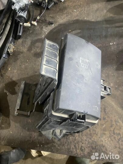 Корпус блока предохранителей skoda octavia a7